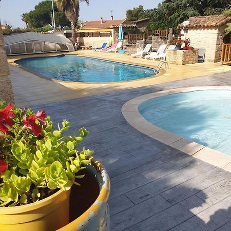 Gites Le Pressoir Vias Exterior photo