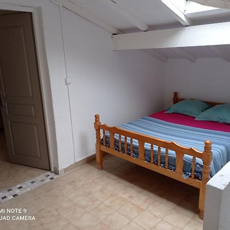 Gites Le Pressoir Vias Exterior photo