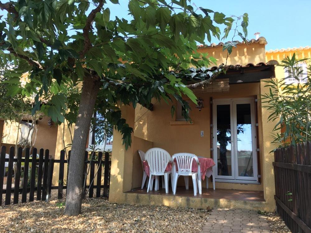 Gites Le Pressoir Vias Exterior photo