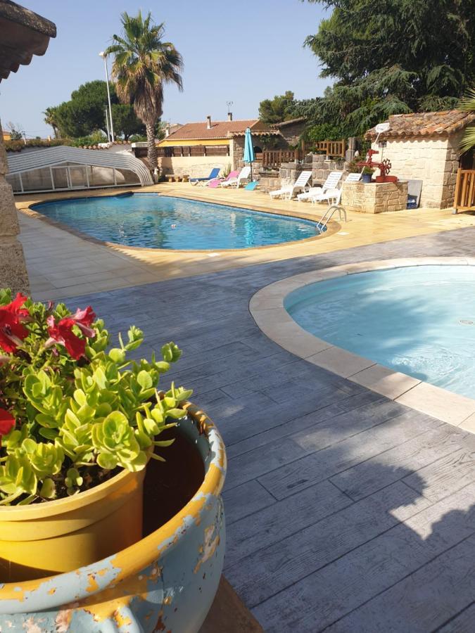 Gites Le Pressoir Vias Exterior photo