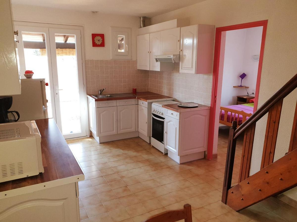 Gites Le Pressoir Vias Exterior photo